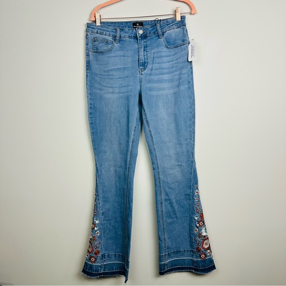 Prosperity Denim High Rise Floral Embroidered Released Hem Flare Leg Jeans SZ 30 - Picture 4 of 14